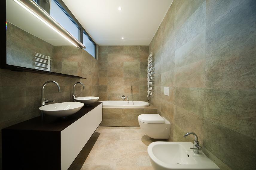Керамическая плитка - это продукт, выбор которого с точки зрения эстетики и качества поглощает нас больше всего, недаром, в случае ванной комнаты, уникального интерьера квартиры, мельчайшие детали будут влиять на дизайн, кроме отделки и отделки плиткой